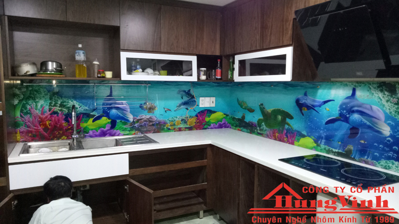 Read more about the article Bếp Đẹp – Nhà Sang Với Kính Ốp Bếp In UV