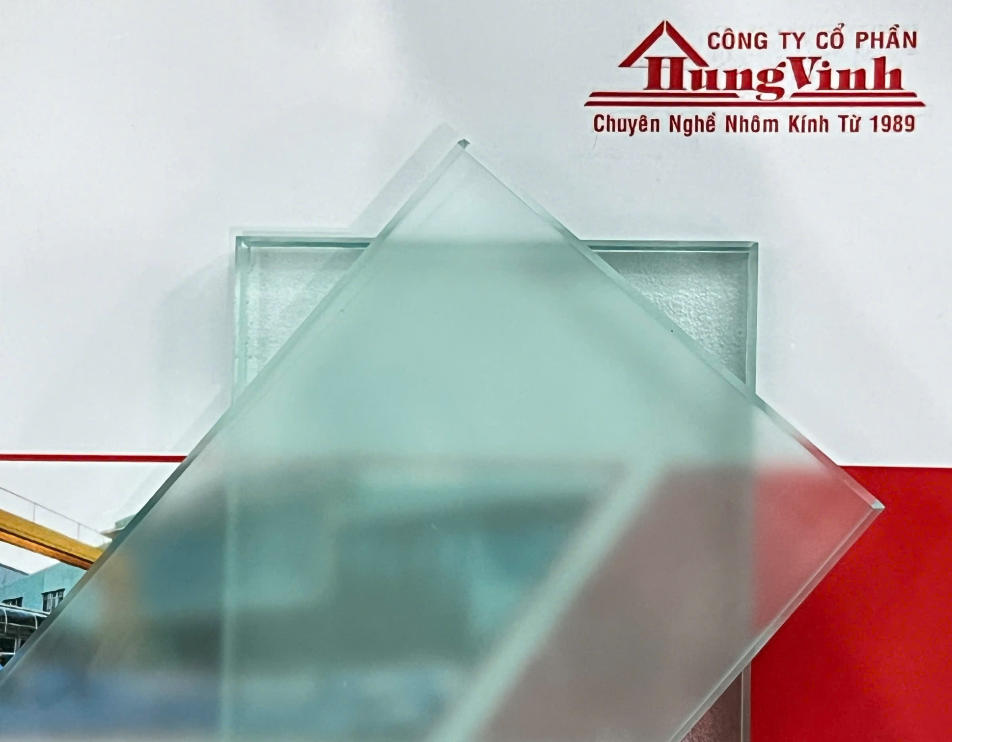 Kính mờ Nano - Giải pháp không gian hiện đại, riêng tư và sang trọng 2